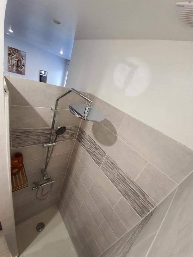 Suite Jacuzzi Privatif Plage Des Catalans Marseilles Exterior foto