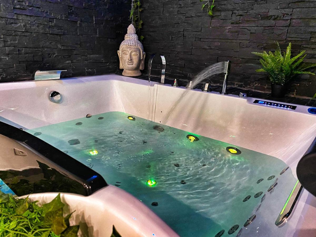Suite Jacuzzi Privatif Plage Des Catalans Marseilles Exterior foto
