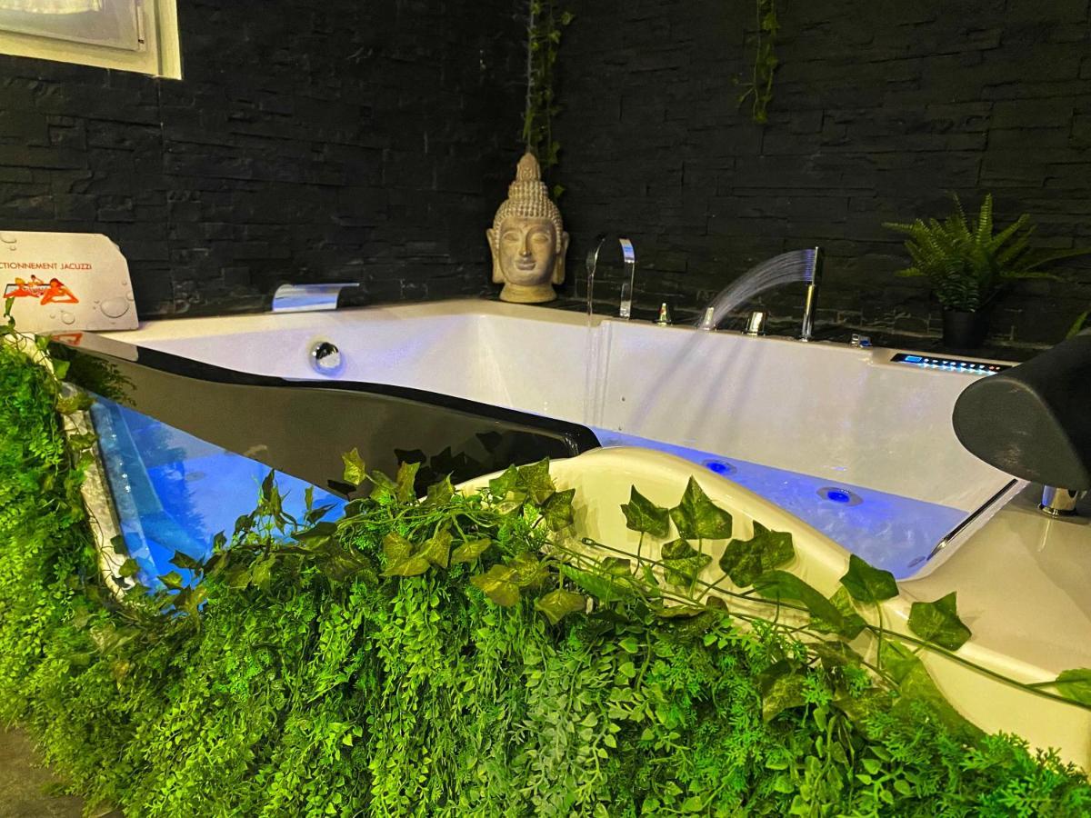 Suite Jacuzzi Privatif Plage Des Catalans Marseilles Exterior foto