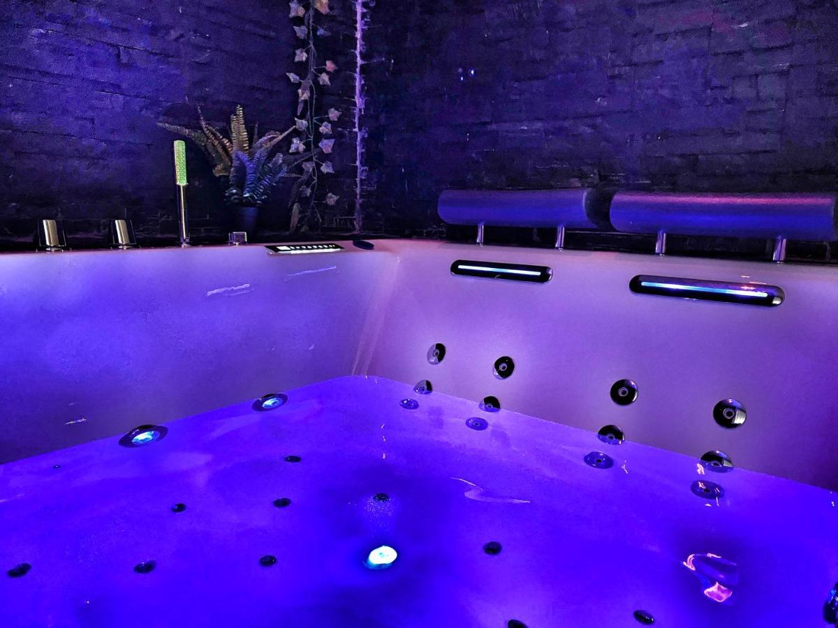 Suite Jacuzzi Privatif Plage Des Catalans Marseilles Exterior foto