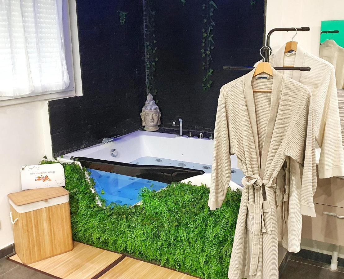 Suite Jacuzzi Privatif Plage Des Catalans Marseilles Exterior foto