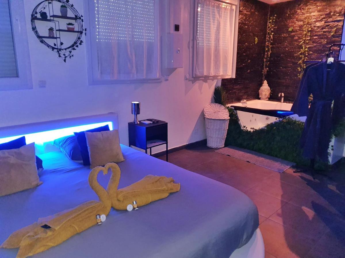 Suite Jacuzzi Privatif Plage Des Catalans Marseilles Exterior foto